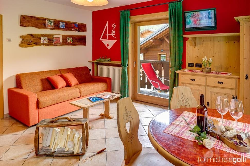 Art Apartments Casa Lapis Livigno Habitación foto